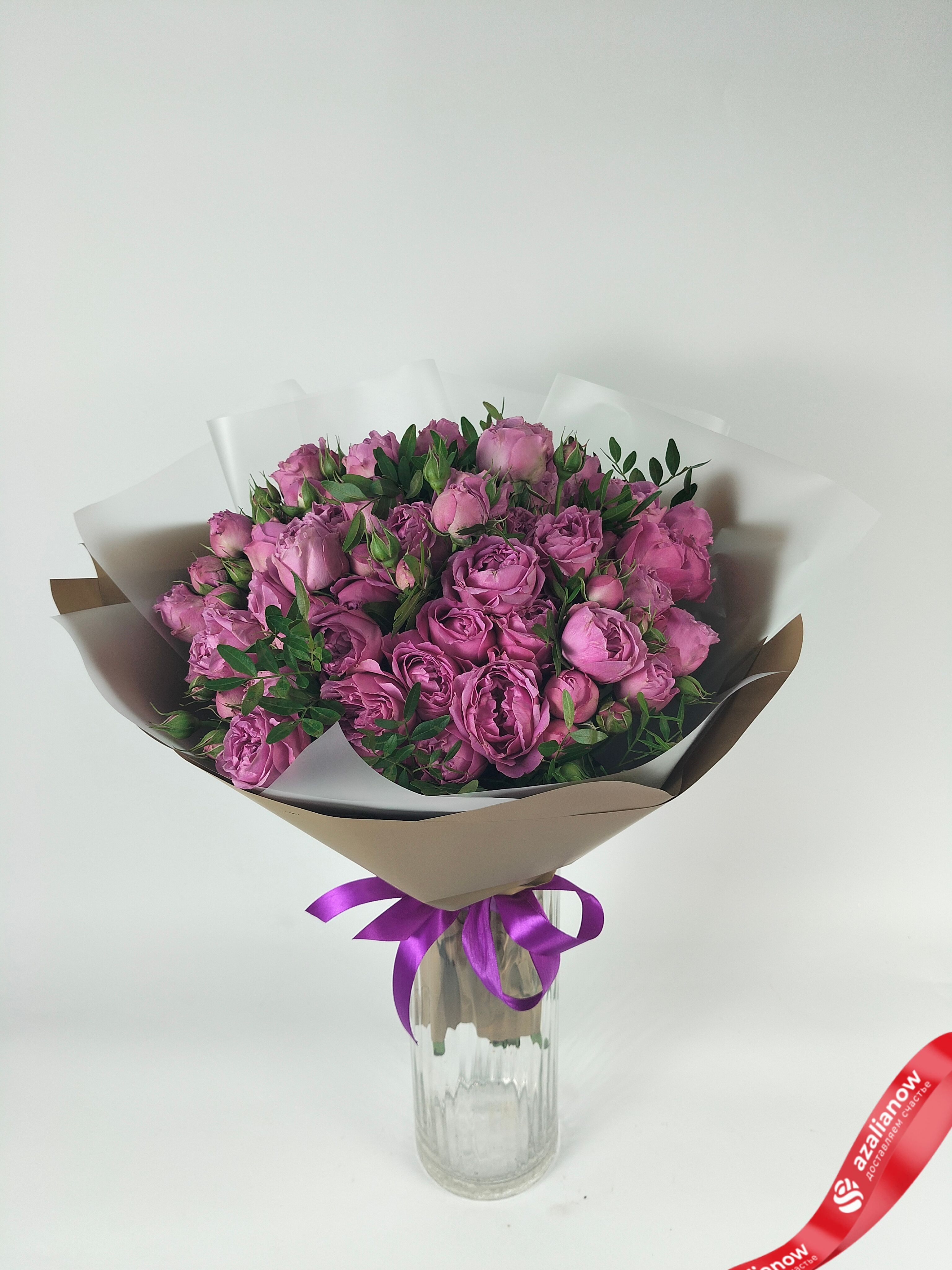 Букет из 15 кустовых розовых роз в коробке